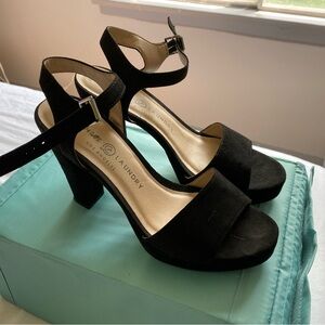 Chinese Laundry platform size 9